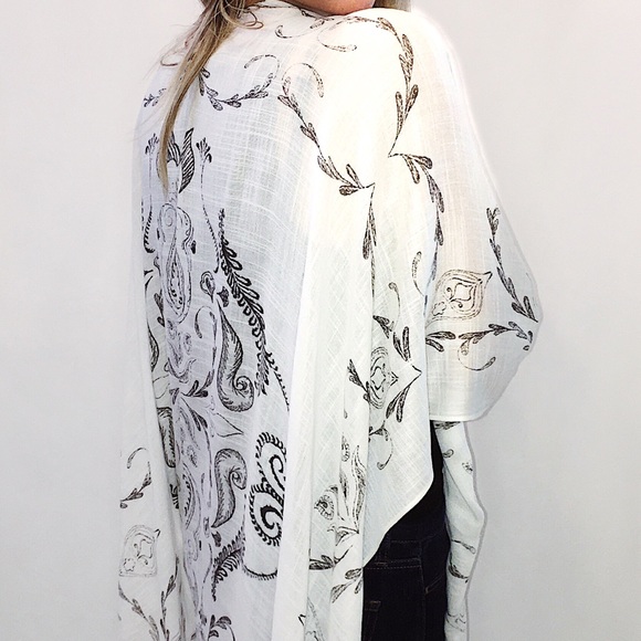 NWT GENTLE FAWN Paisley Print Shall - Picture 2 of 3